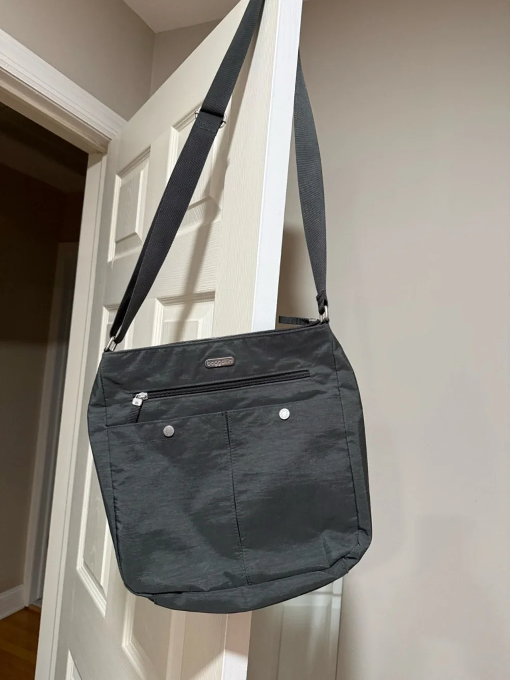 Baggalini crossbody in great condition - Picture 6 of 6
